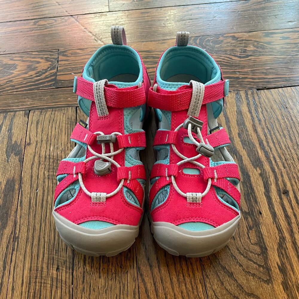 NWOT Girls Big Kid Keen CNX Sandals Size 3